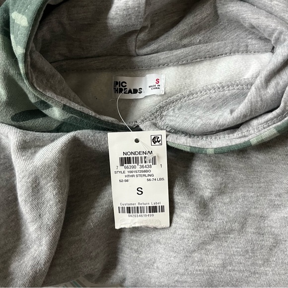 NWT Epic Threads fr Macy’s Camouflage and Gray Hooded Sweatshirt Small 56-74 lbs - Picture 2 of 7